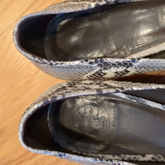 Tory Burch Amy snakeskin pump - Picture 9 of 11
